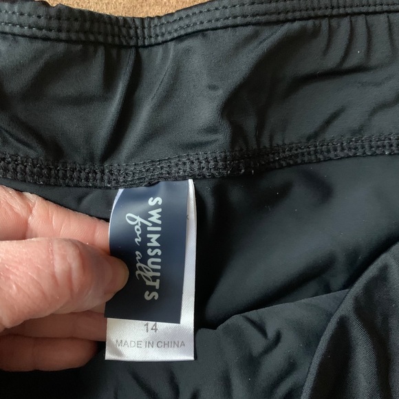 Swim shorts with built in liner - Picture 2 of 3